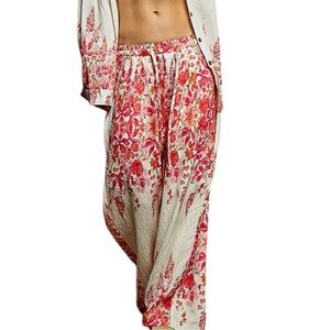 POL Large Wide-Leg Floral Pants in Cream and Coral